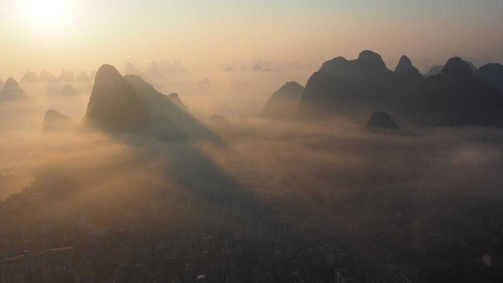 Yangshuo Moon Resort Hotel Guilin Dış mekan fotoğraf